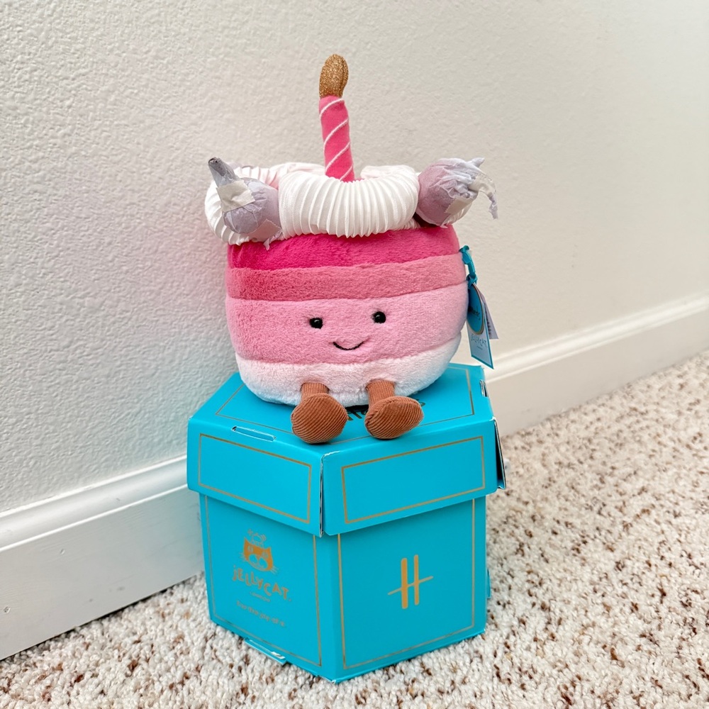 ⊹AUTHENTIC⊹  Jellycat Cheryl Cherry Cake Harrods London EXCLUSIVE